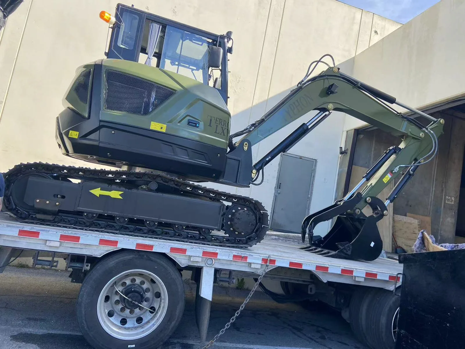 Quality check of compact excavator hydraulics and chassis