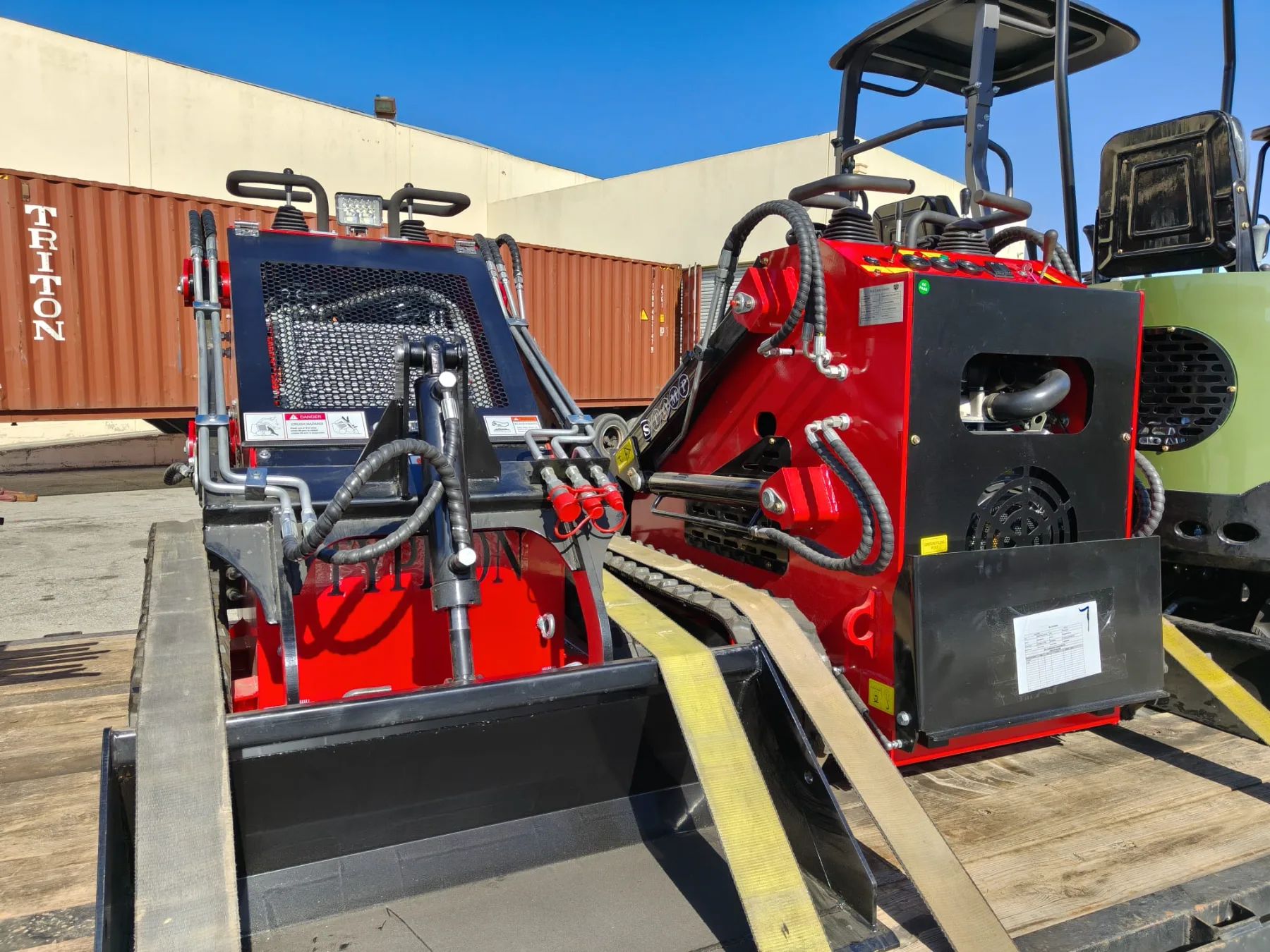 Side profile of fully loaded equipment transport trailer