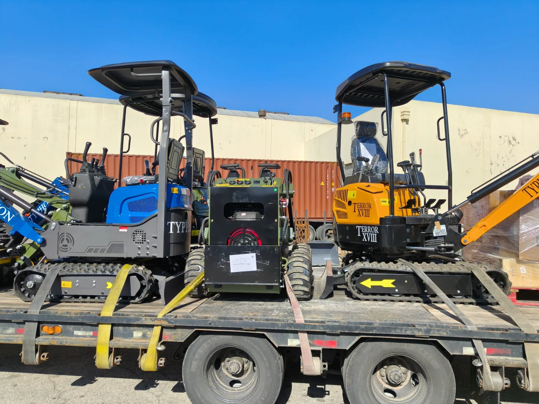 Hydraulic pilot valve and manifold assembly on mini excavator