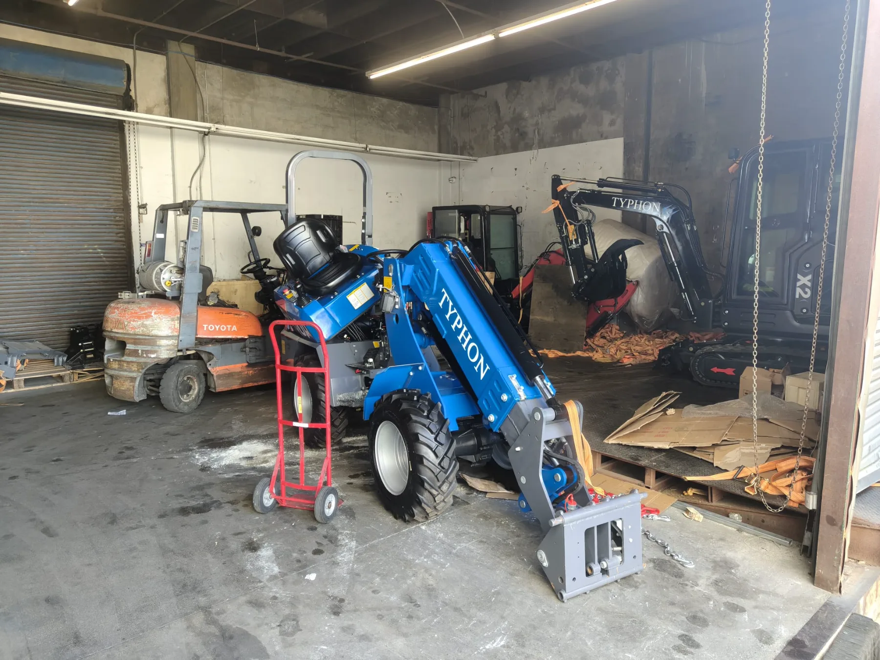 Wide transit lane inside warehouse allowing forklift and loader movement