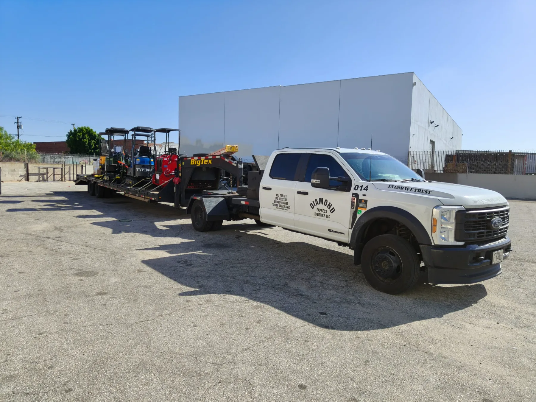 Final inspection zone near distribution center main bay doors