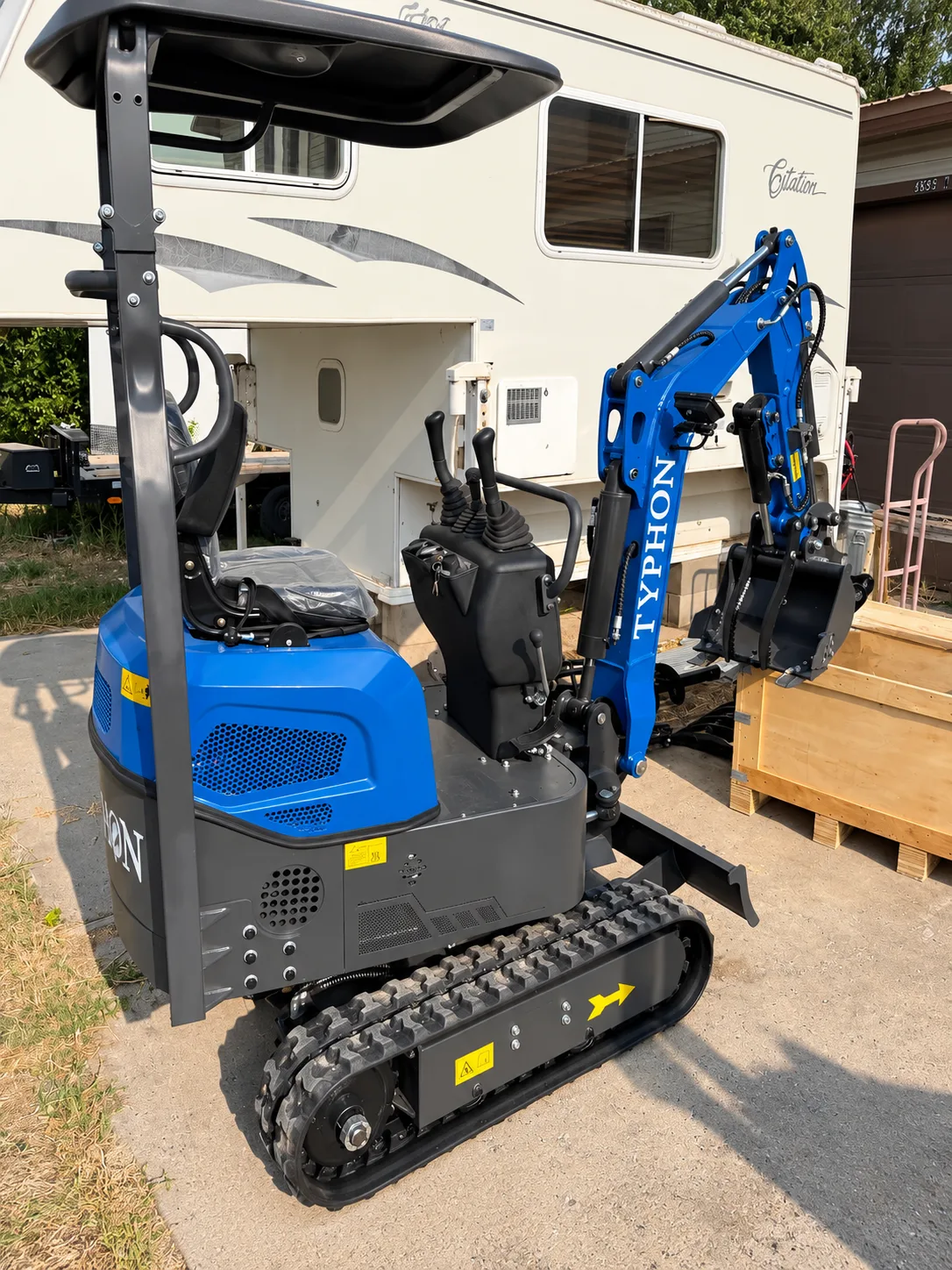 TERROR XI STORM compact excavator customer and jobsite view